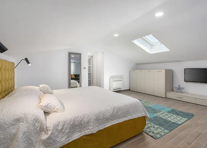 Atemberaubende Steinvila Mit Privatem Salzwasserpool Mit Bekannter Taverne Ums Eck Vikendica *