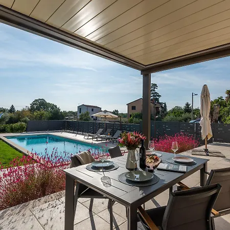 Feriehus Atemberaubende Steinvila Mit Privatem Salzwasserpool Mit Bekannter Taverne Ums Eck *