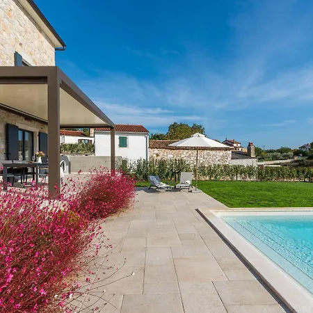 Atemberaubende Steinvila Mit Privatem Salzwasserpool Mit Bekannter Taverne Ums Eck Feriehus Poreč