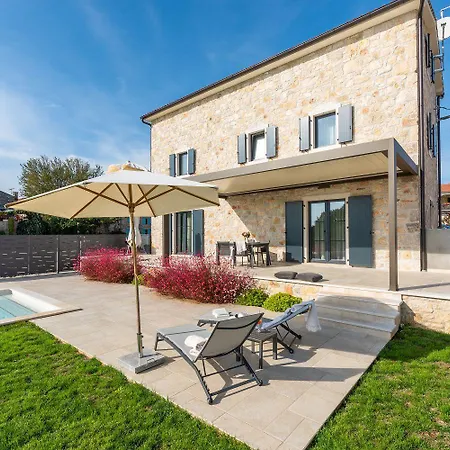 Atemberaubende Steinvila Mit Privatem Salzwasserpool Mit Bekannter Taverne Ums Eck Feriehus Poreč
