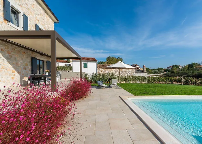 Atemberaubende Steinvila Mit Privatem Salzwasserpool Mit Bekannter Taverne Ums Eck Feriehus Poreč