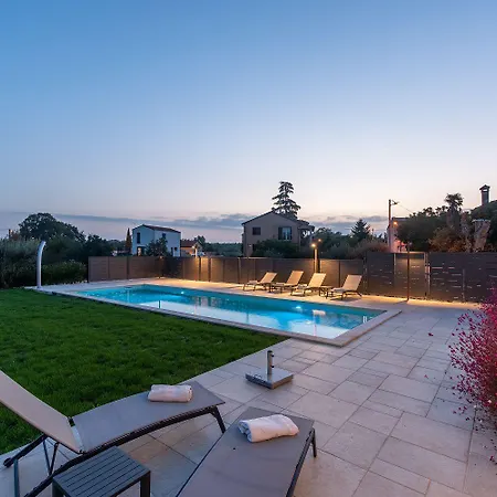 Atemberaubende Steinvila Mit Privatem Salzwasserpool Mit Bekannter Taverne Ums Eck Casa vacanze Porec