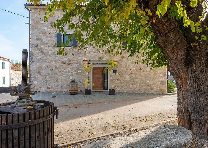 펜션 Atemberaubende Steinvila Mit Privatem Salzwasserpool Mit Bekannter Taverne Ums Eck